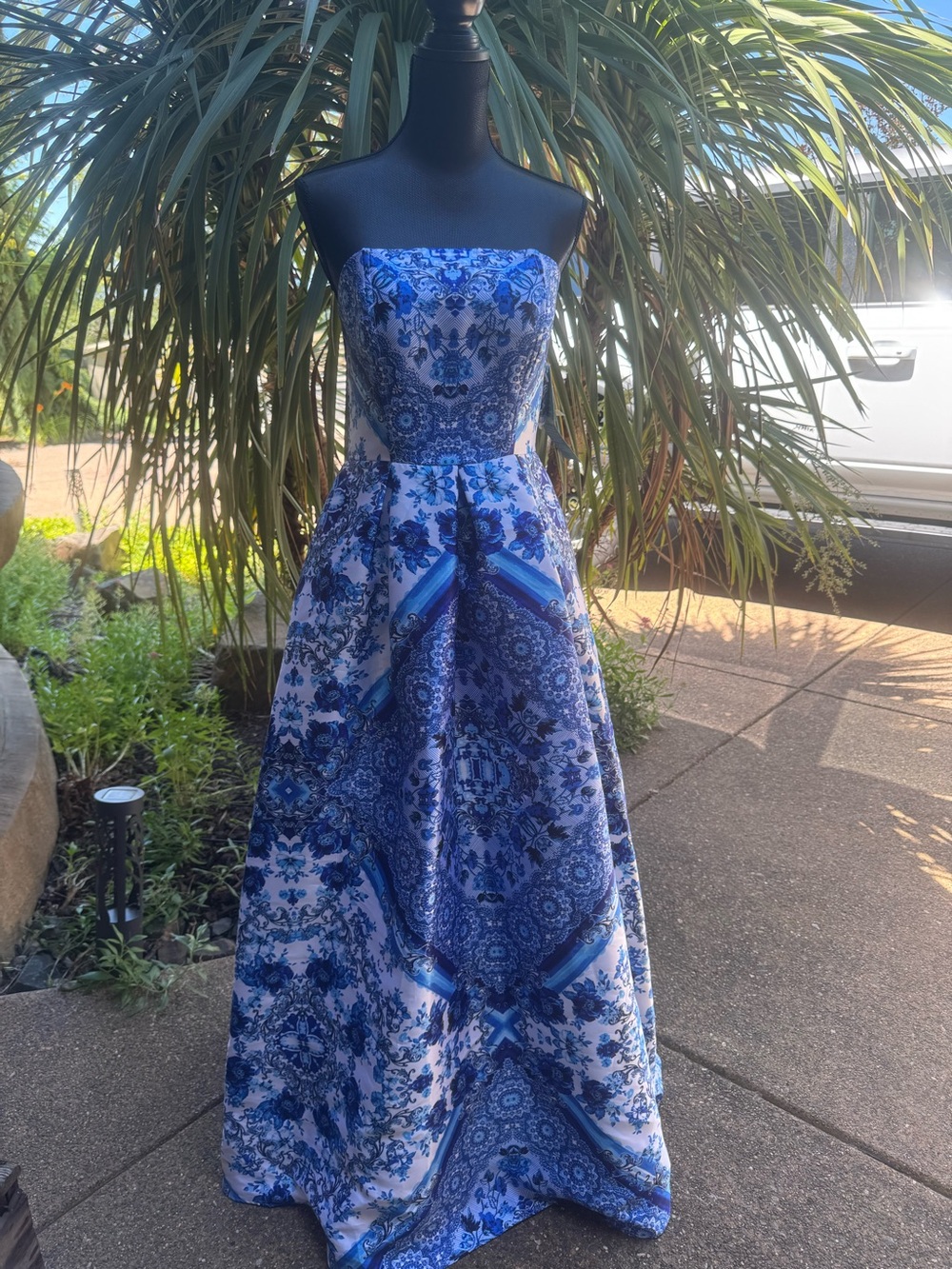 Speechless Chinoiserie Blue/White Satin Prom/Ball/Special Occasion Dress Size 9